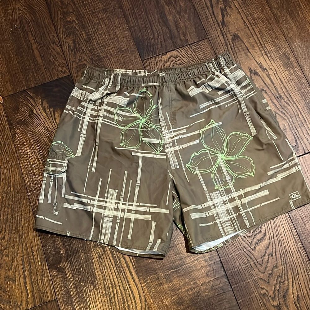 Men’s XXL Quicksilver Swim Trunks. Never worn. MJ4